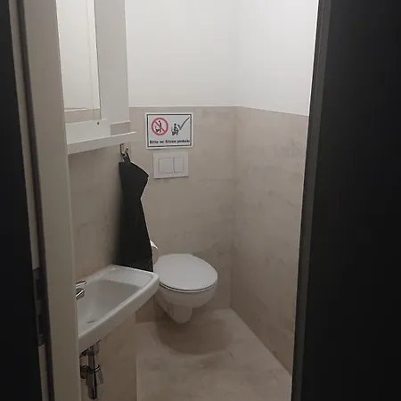 ゲストハウス 3-bettzimmer Mit Gemeinschaftskueche Und Je 2 Dusch- Und 2 Toilettenzimmern *